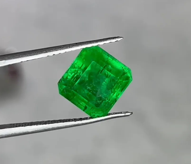 1 carats Cushion Natural Green Emerald from Swat