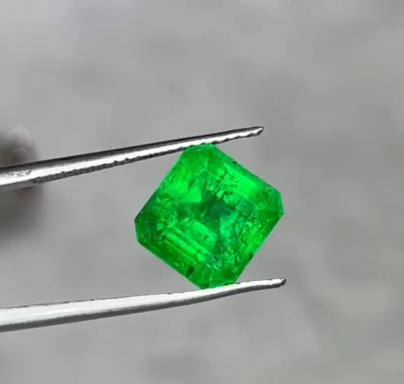 1 carats Cushion Natural Green Emerald from Swat