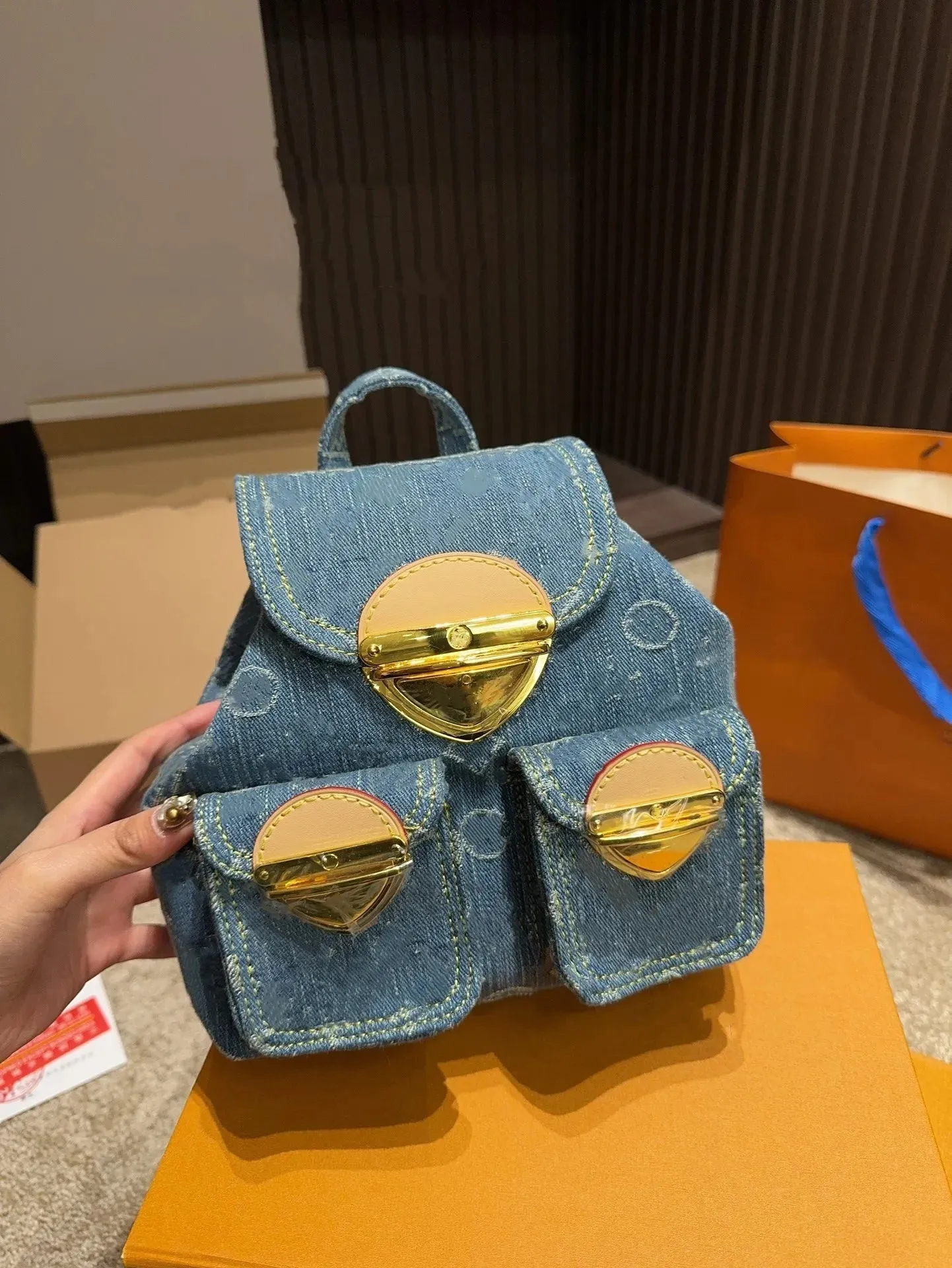 24SS Women's Luxury Handbag Designer Denim Backpack Women's Handbag Shoulder Bag Book Purse Upscale Outdoor Backpack Not Afraid To Scratch 20cm