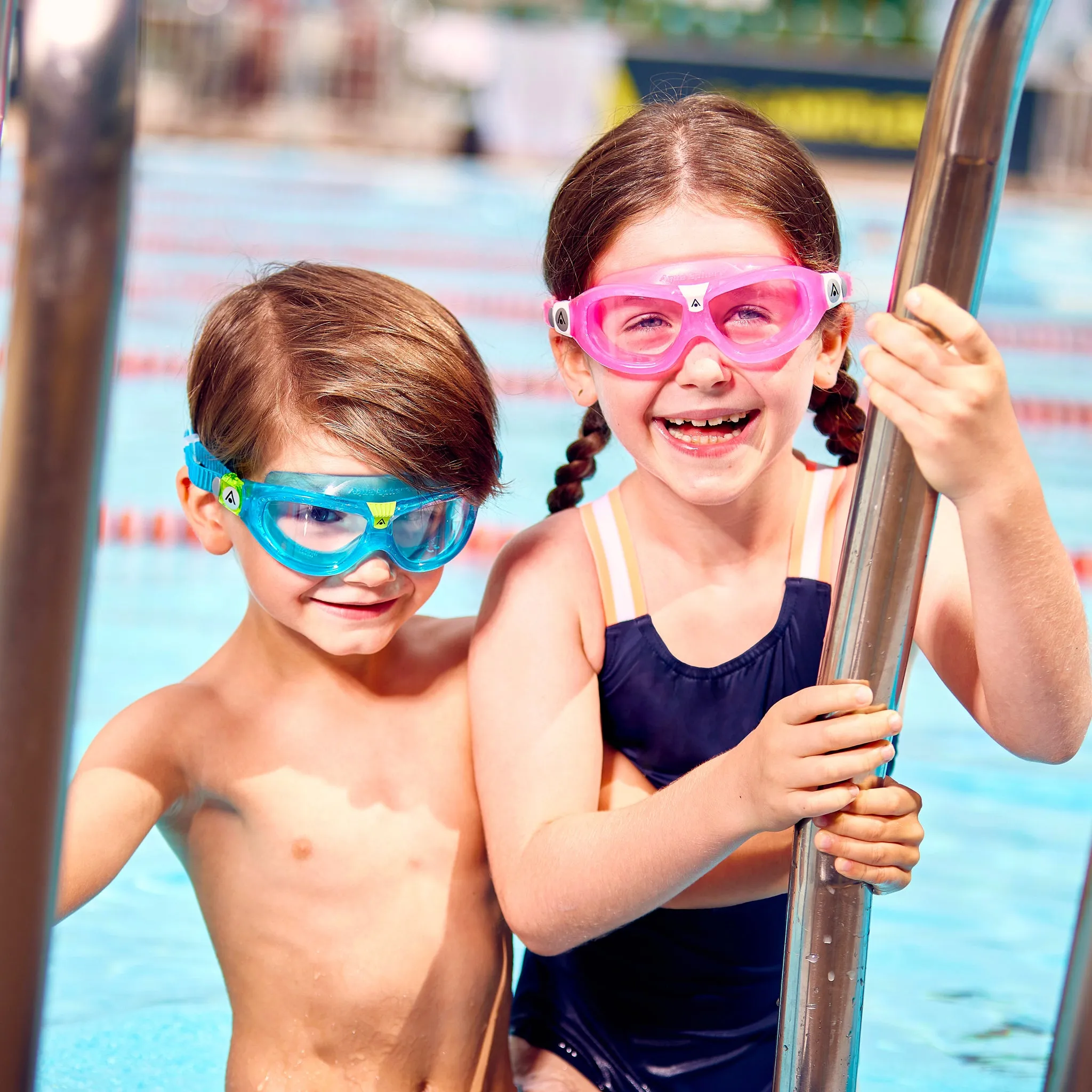 Aquasphere Seal Kid 2 Swimming Goggles with Storage Case