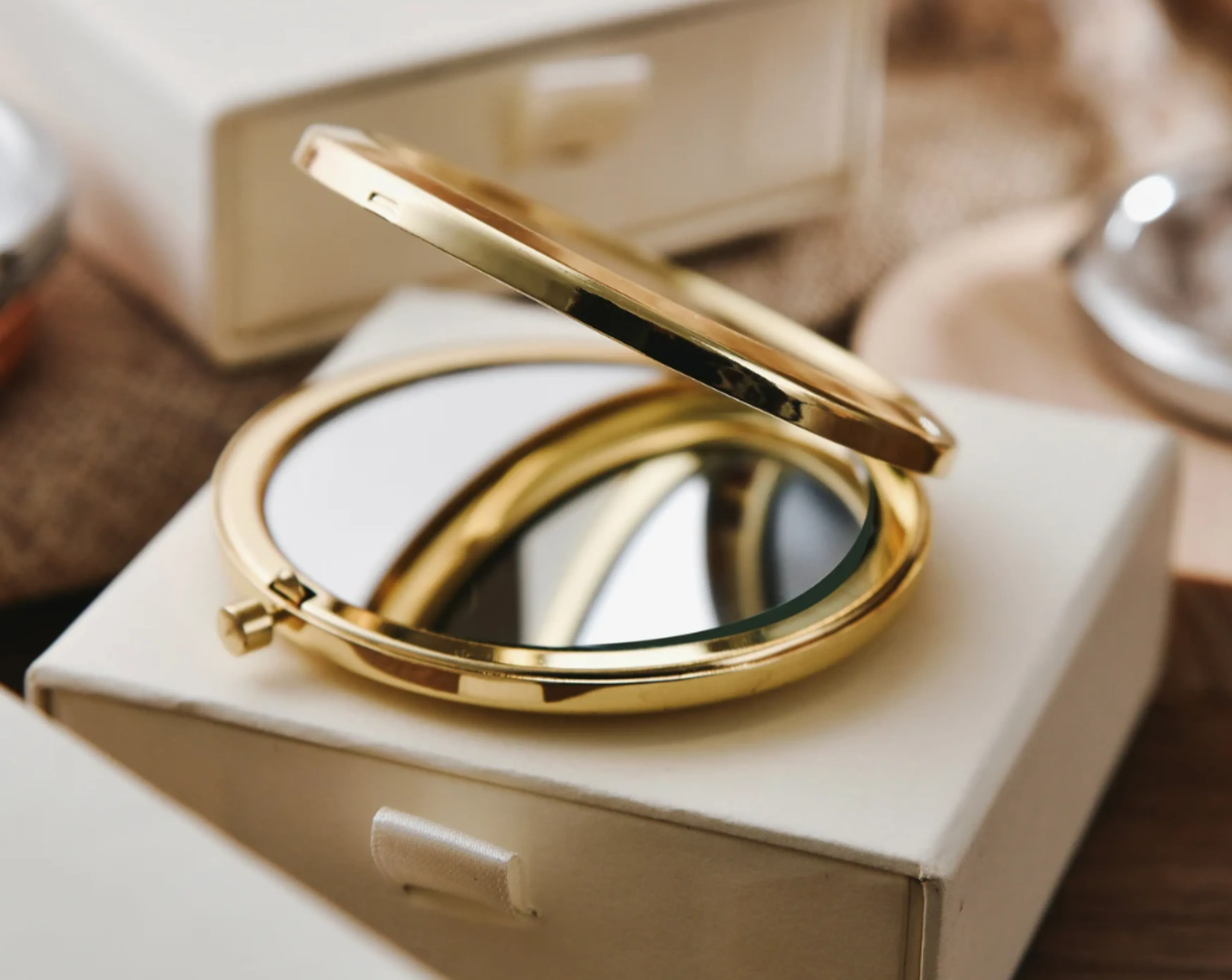 Compact Mirror