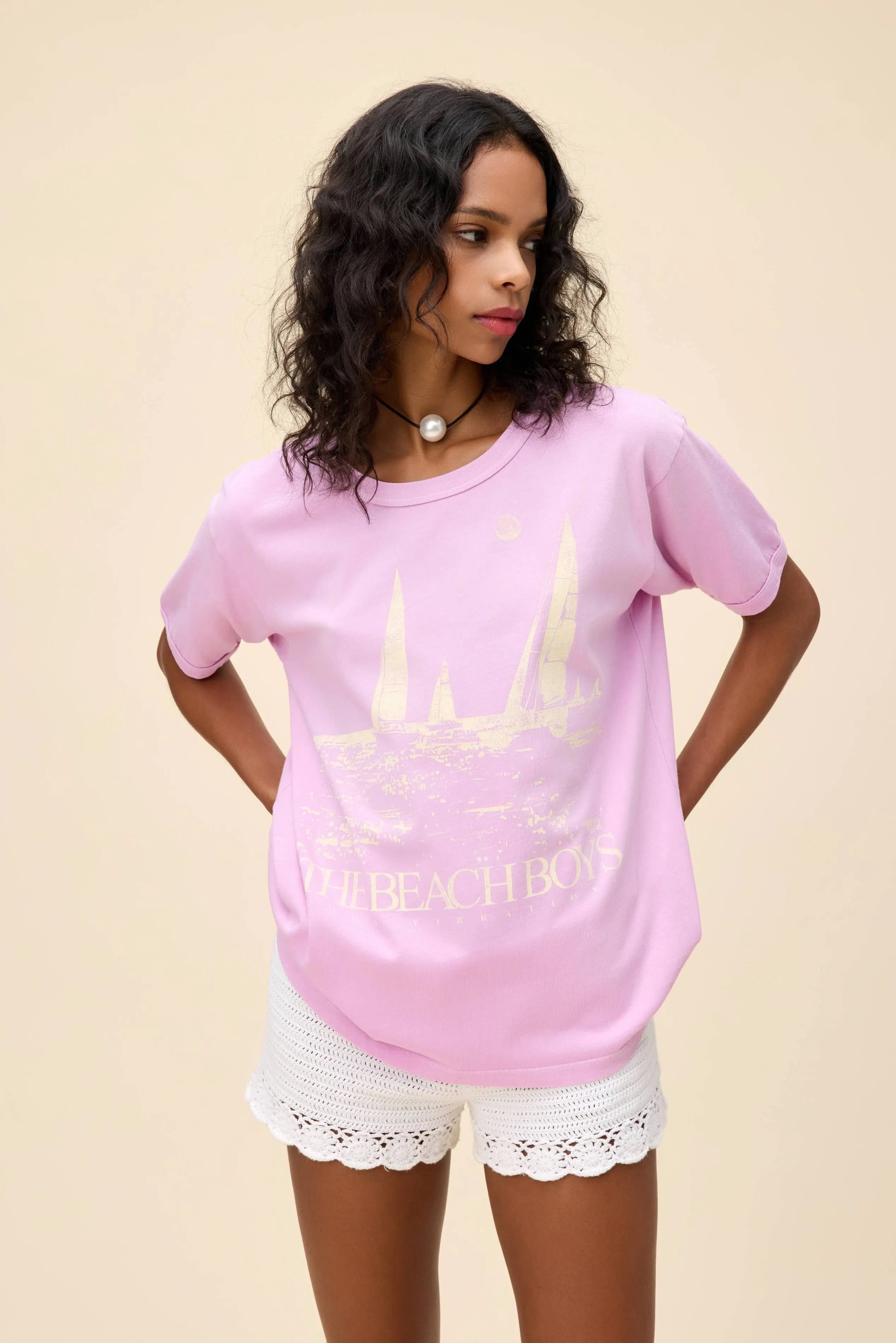 DAYDREAMER - THE BEACH BOYS GOOD VIBRATIONS OVERSIZED RINGER TEE