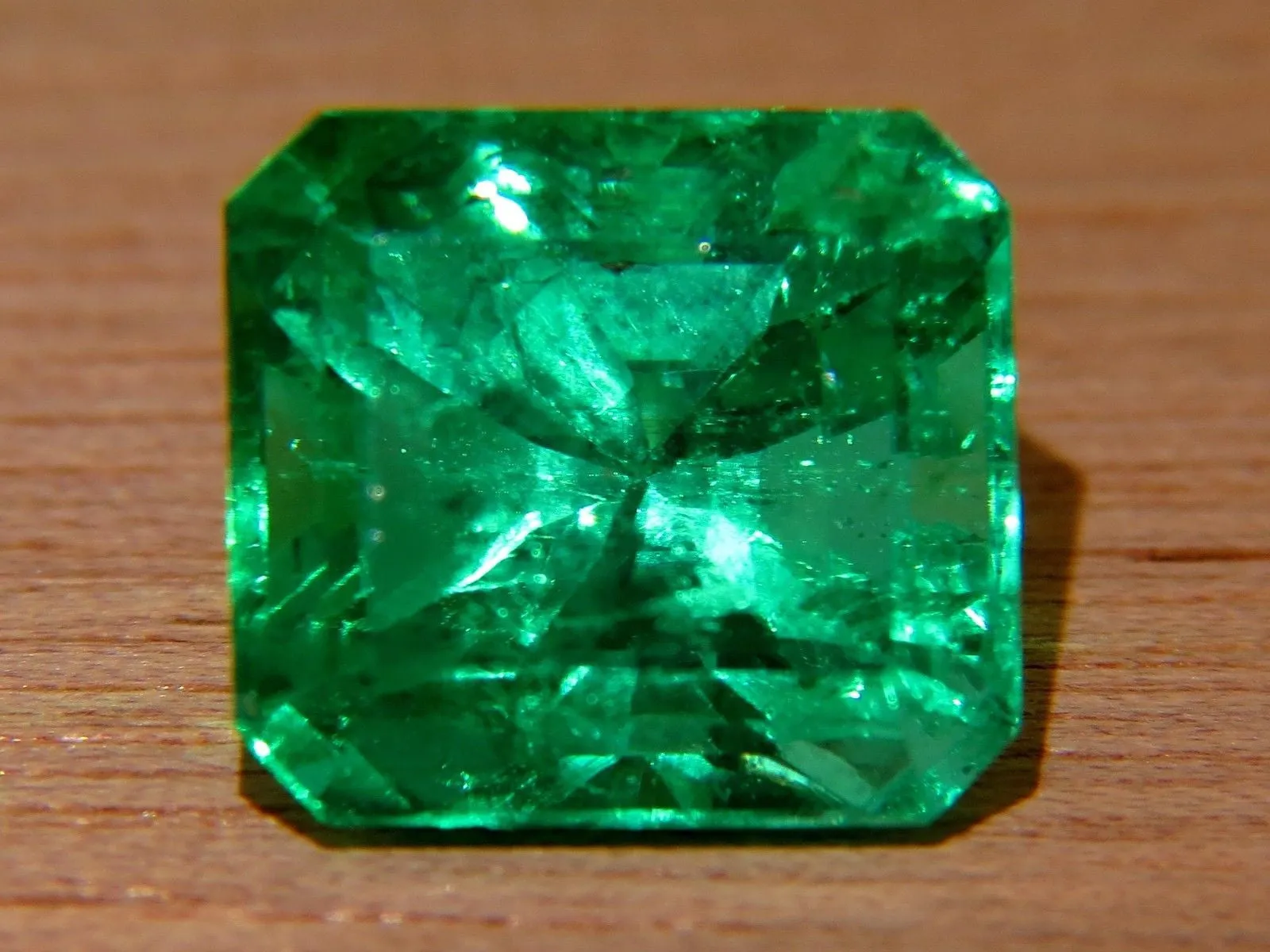 GIA CERTIFIED 10.16CT NATURAL COLOMBIAN GREEN EMERALD SQUARE CUT COLLECTOR VIVID