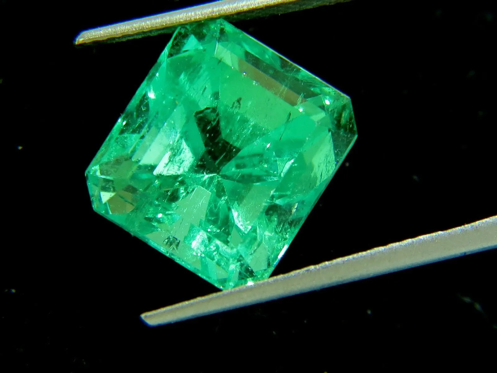 GIA CERTIFIED 10.16CT NATURAL COLOMBIAN GREEN EMERALD SQUARE CUT COLLECTOR VIVID