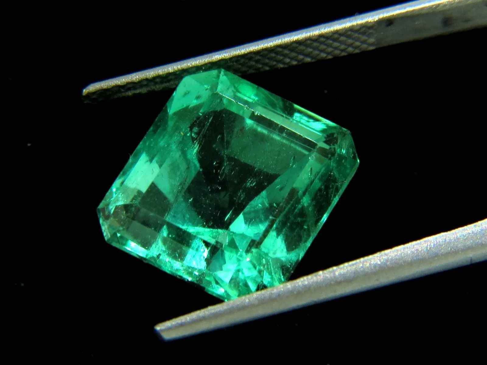 GIA CERTIFIED 10.16CT NATURAL COLOMBIAN GREEN EMERALD SQUARE CUT COLLECTOR VIVID
