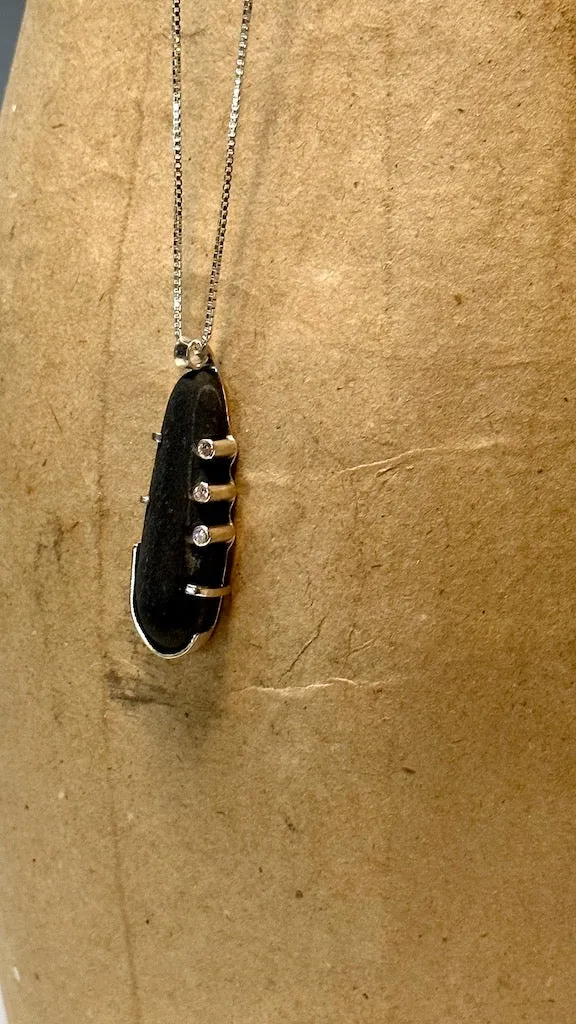 LONG PEBBLE STERLING SILVER PENDANT WITH CZ AND SS CHAIN  MS219