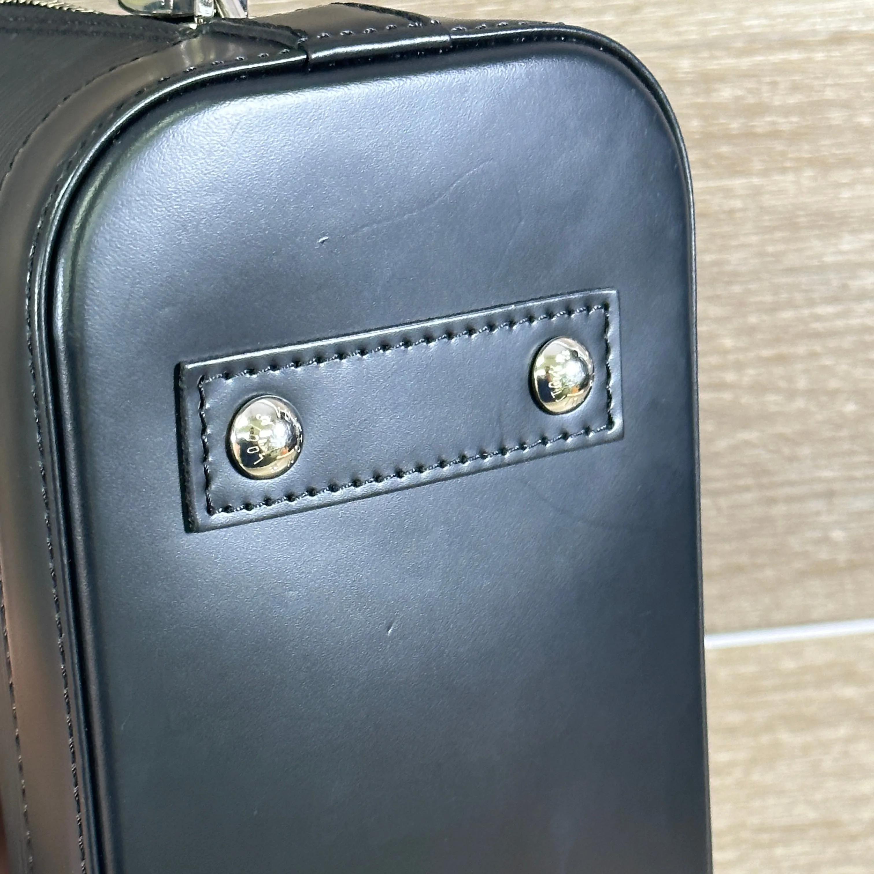 Louis Vuitton Alma BB Epi Leather - Black