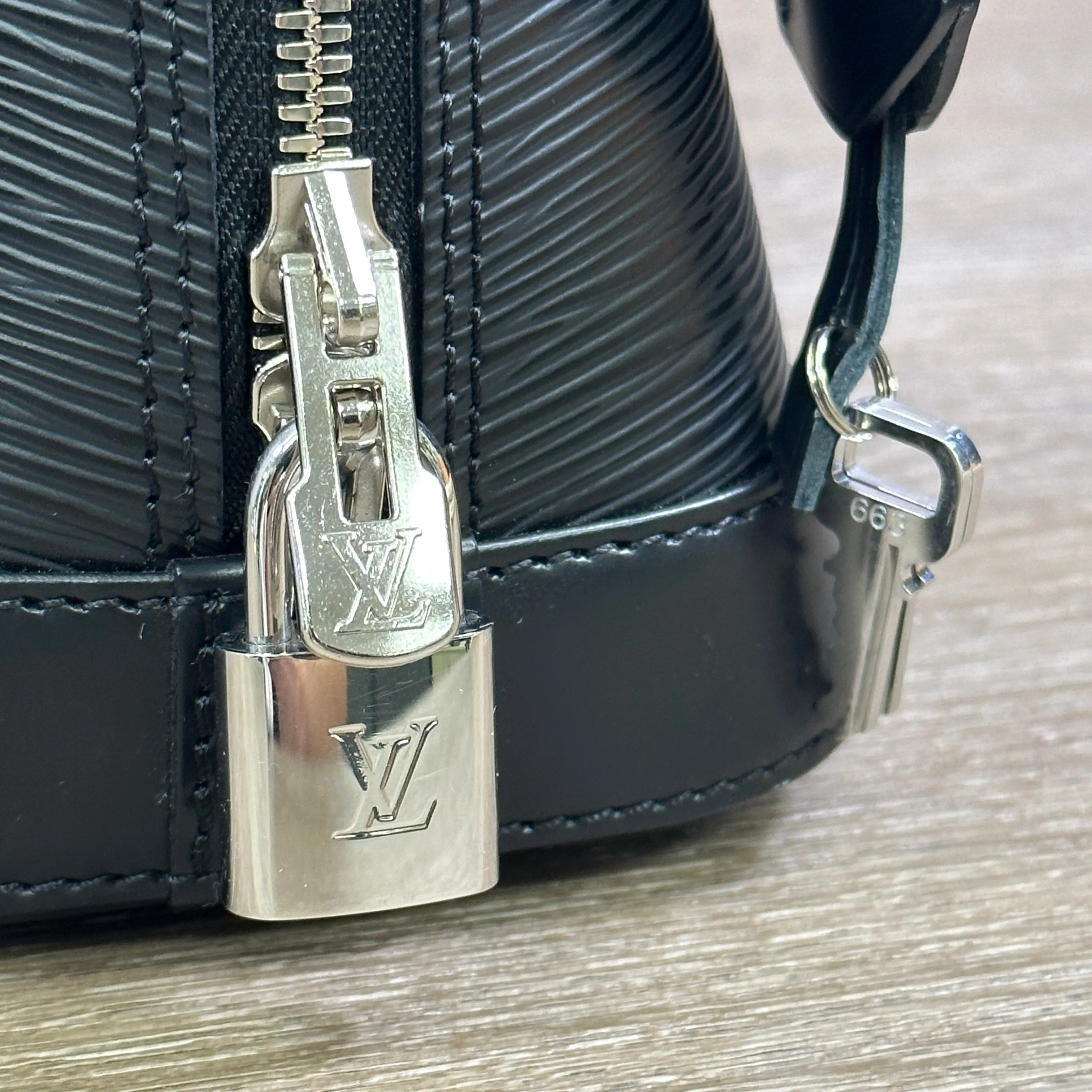 Louis Vuitton Alma BB Epi Leather - Black