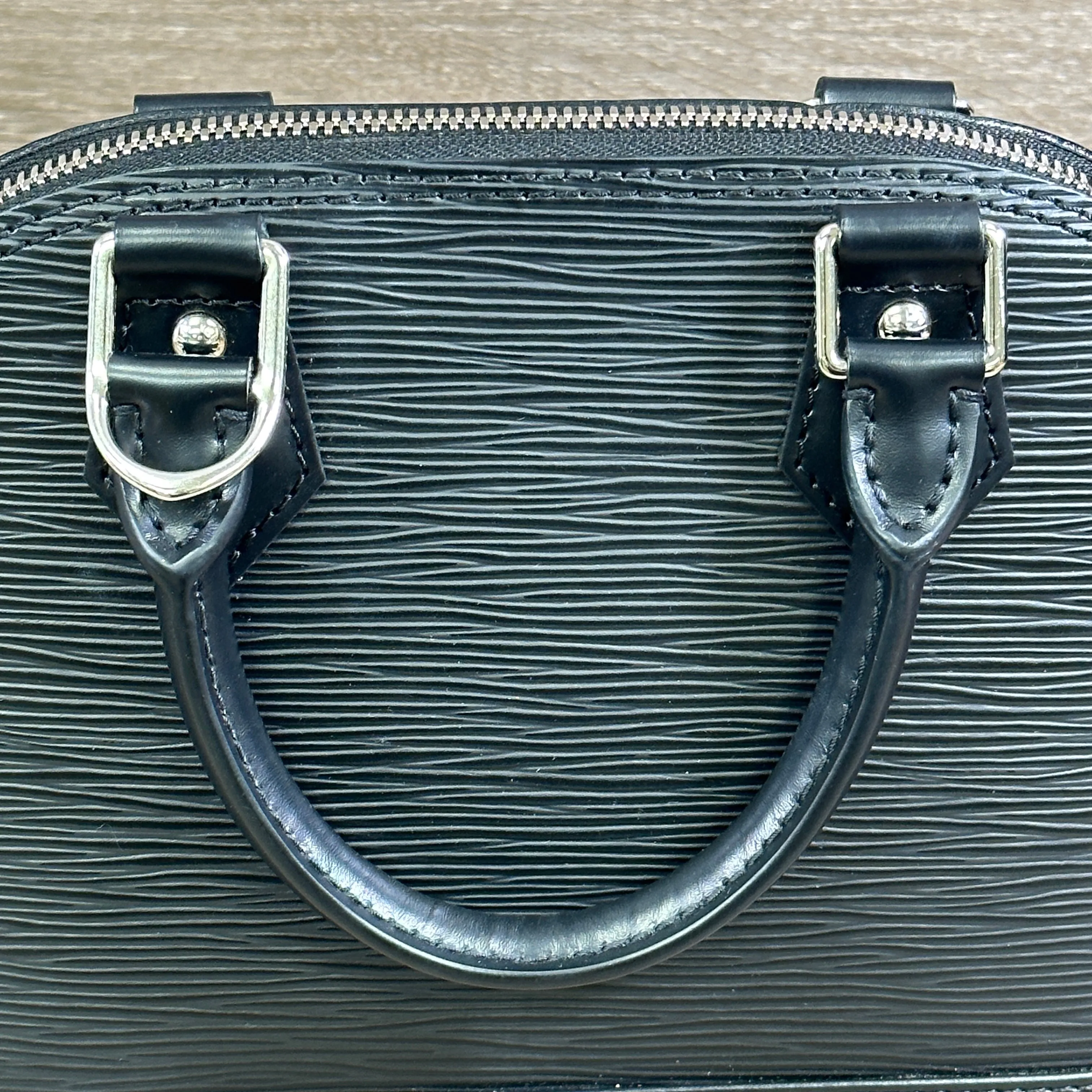 Louis Vuitton Alma BB Epi Leather - Black