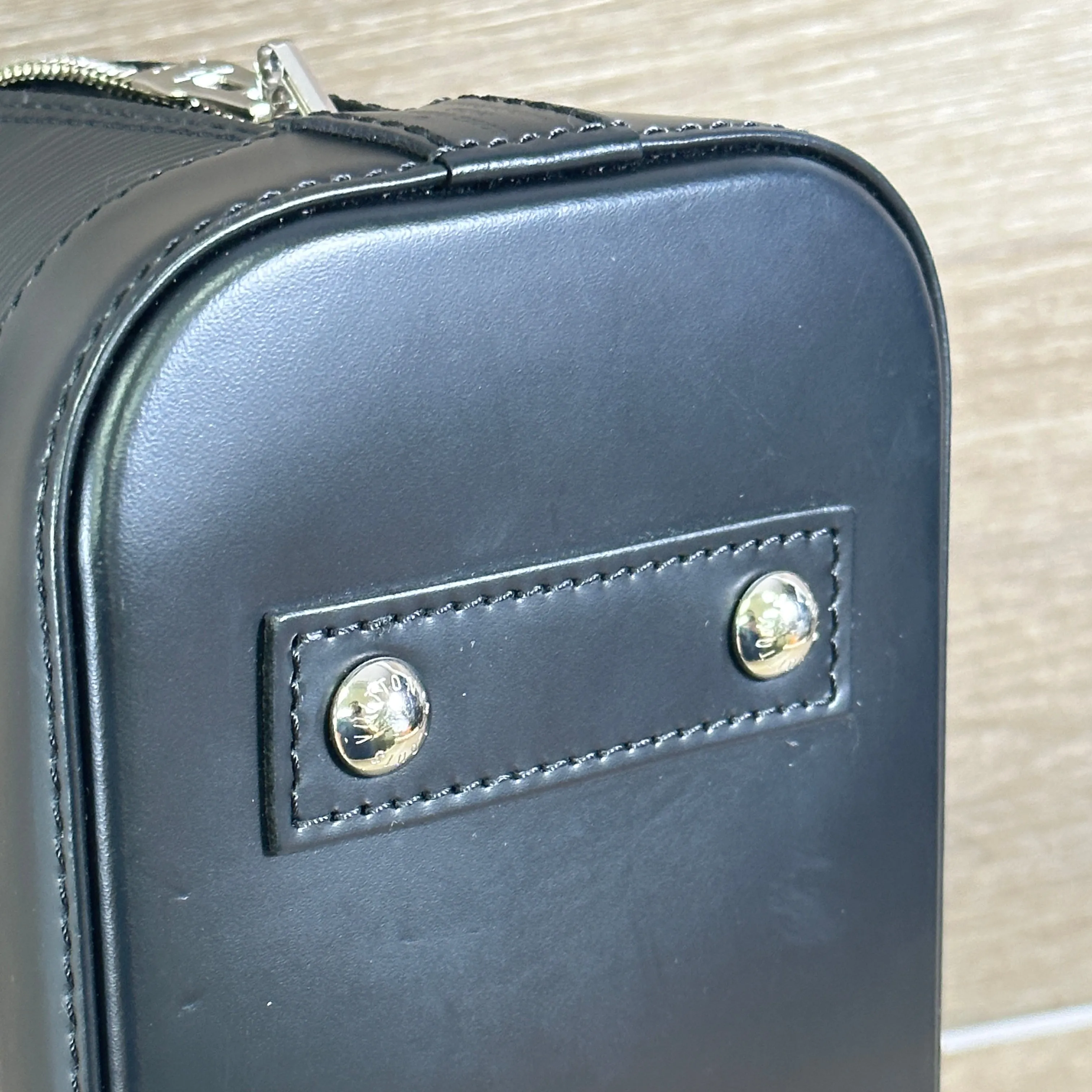 Louis Vuitton Alma BB Epi Leather - Black