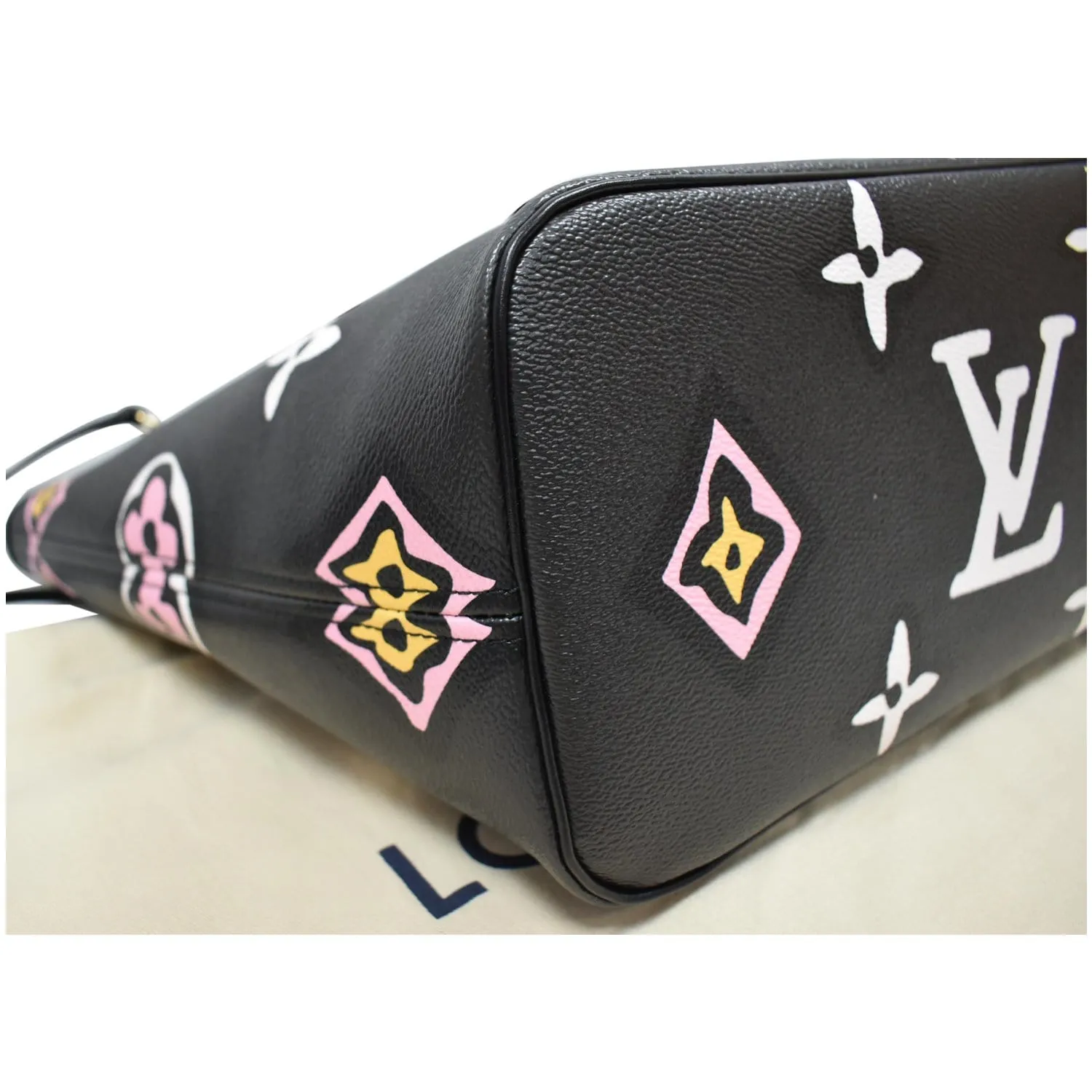 Louis Vuitton Neverfull MM Wild At Heart Monogram Giant Tote Bag Black