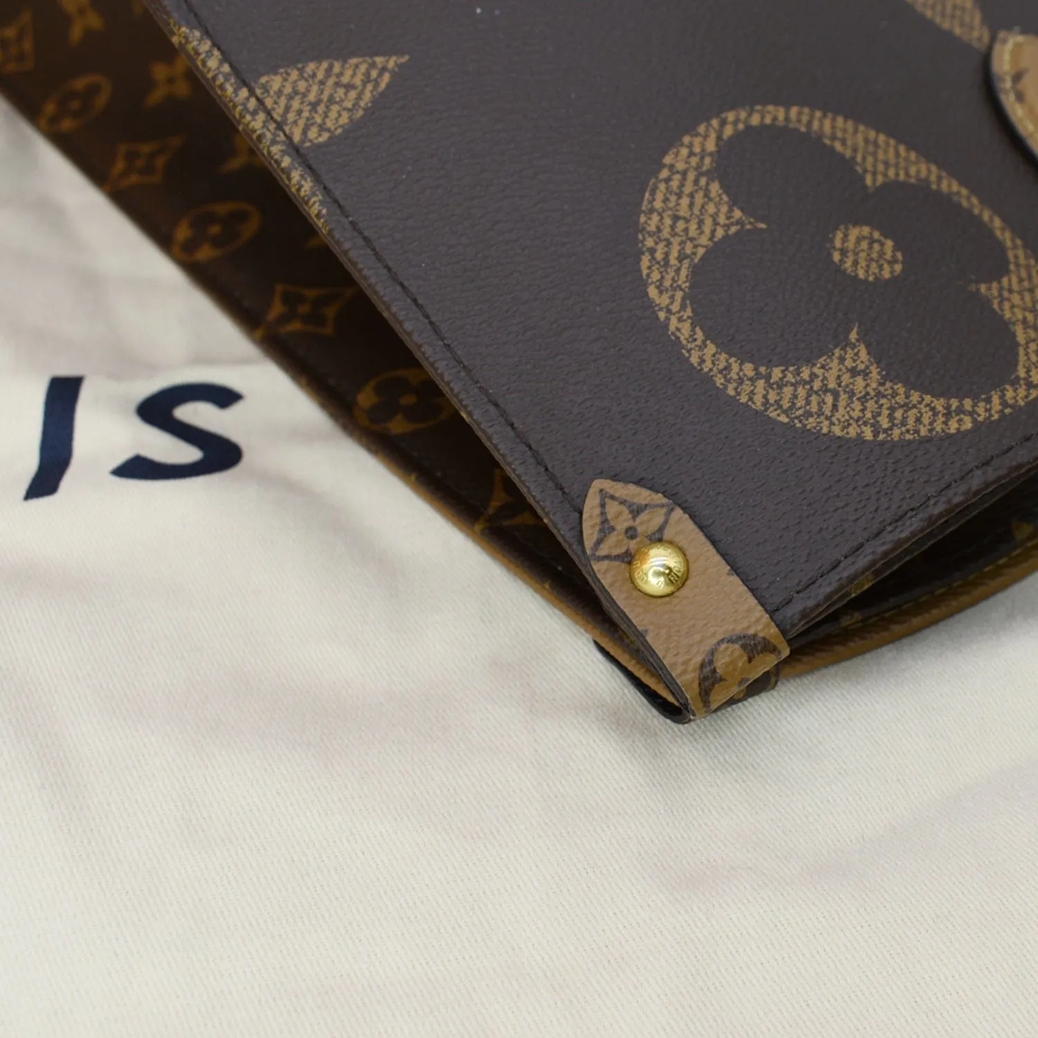 LOUIS VUITTON Onthego GM Giant Monogram Canvas Tote Shoulder Bag Brown