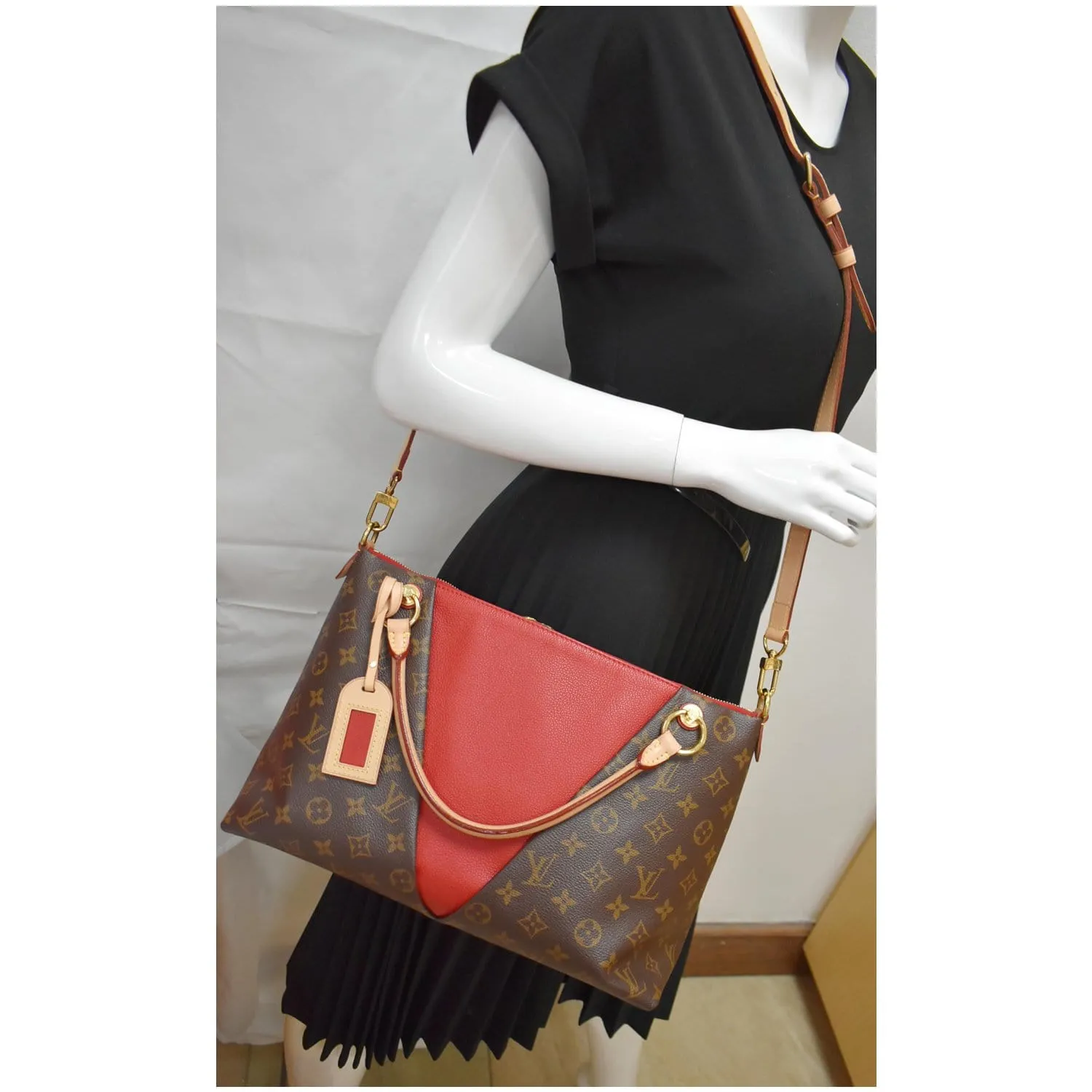 LOUIS VUITTON V Tote MM Monogram Canvas Tote Bag Cerise Red