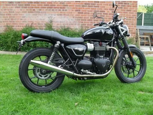 Norman Hyde TOGA Peashooter Exhausts for the Street Twin 900