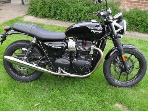 Norman Hyde TOGA Peashooter Exhausts for the Street Twin 900