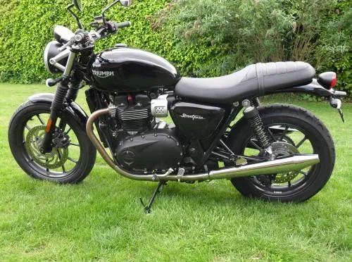 Norman Hyde TOGA Peashooter Exhausts for the Street Twin 900