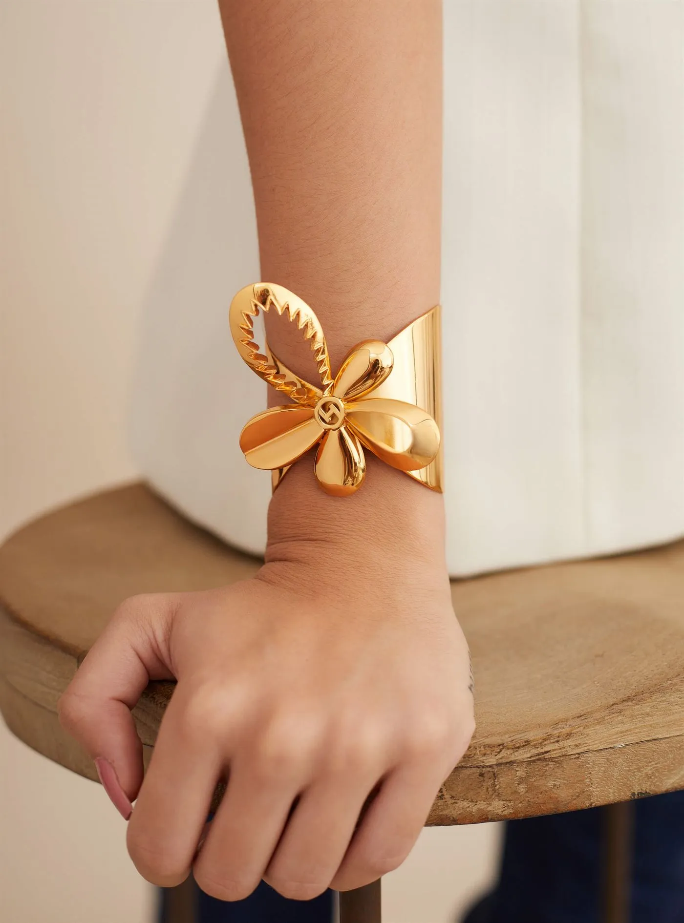 Outhouse   I   Oh Poppi Ninth Avenue Tuberose Handcuff Brass, Gold Accessories OHAW21HC031