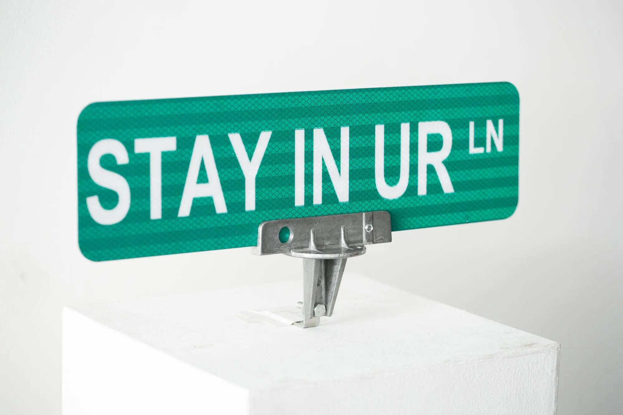 STAY IN UR LN