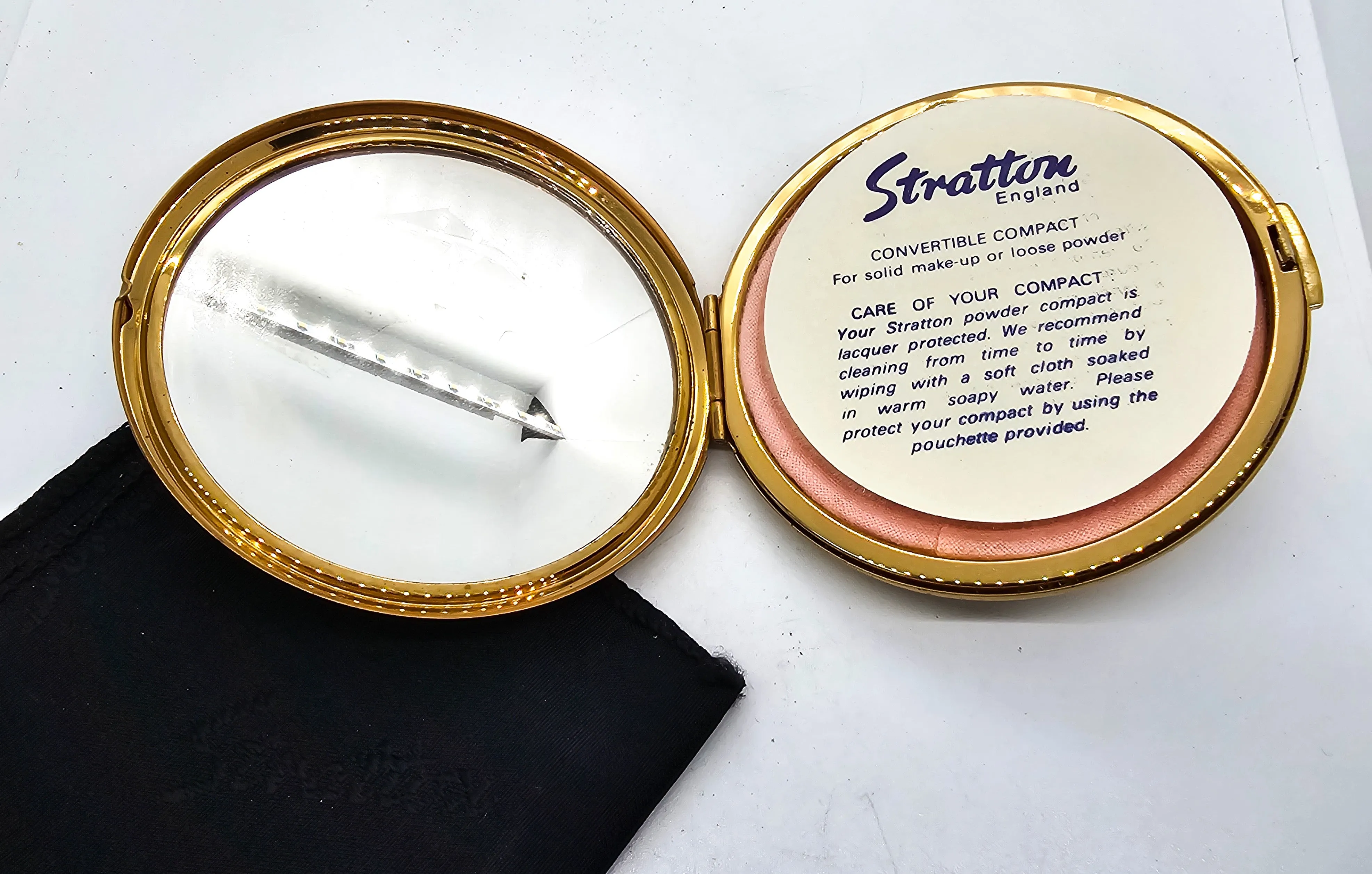 Stratton England red Persian Bird of Paradise compact with original pouch New old stock