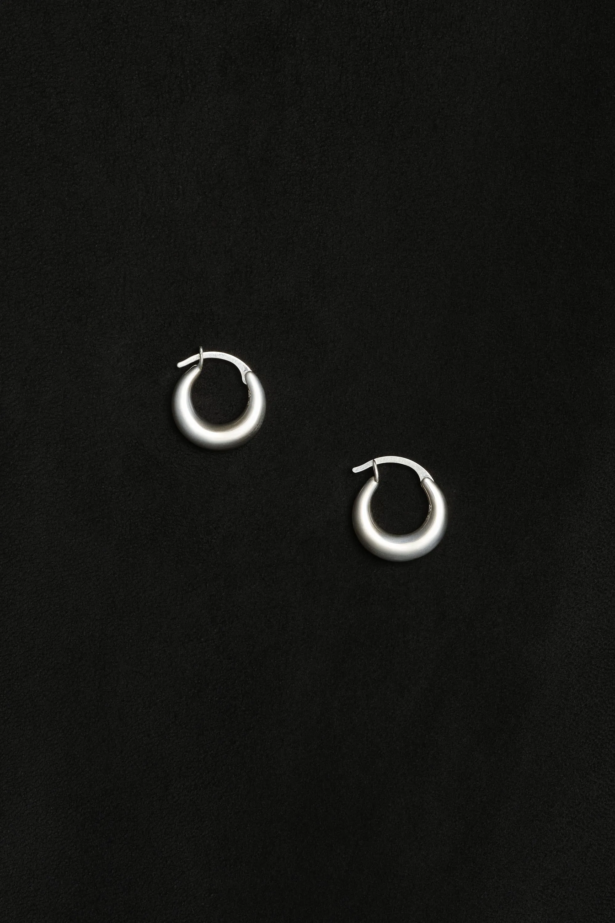 TINY ESSENTIAL HOOPS