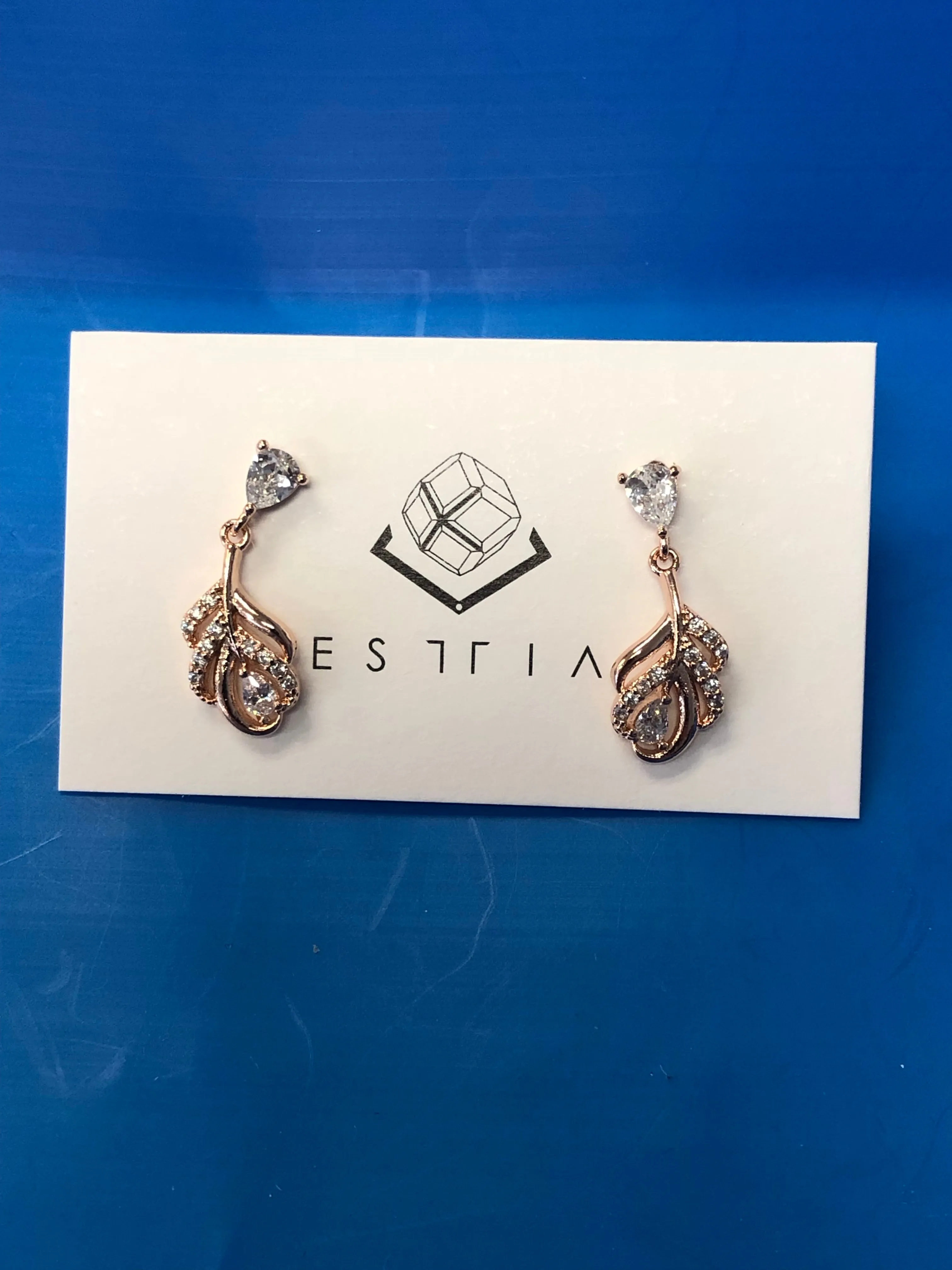 TINY LEAF EARRING