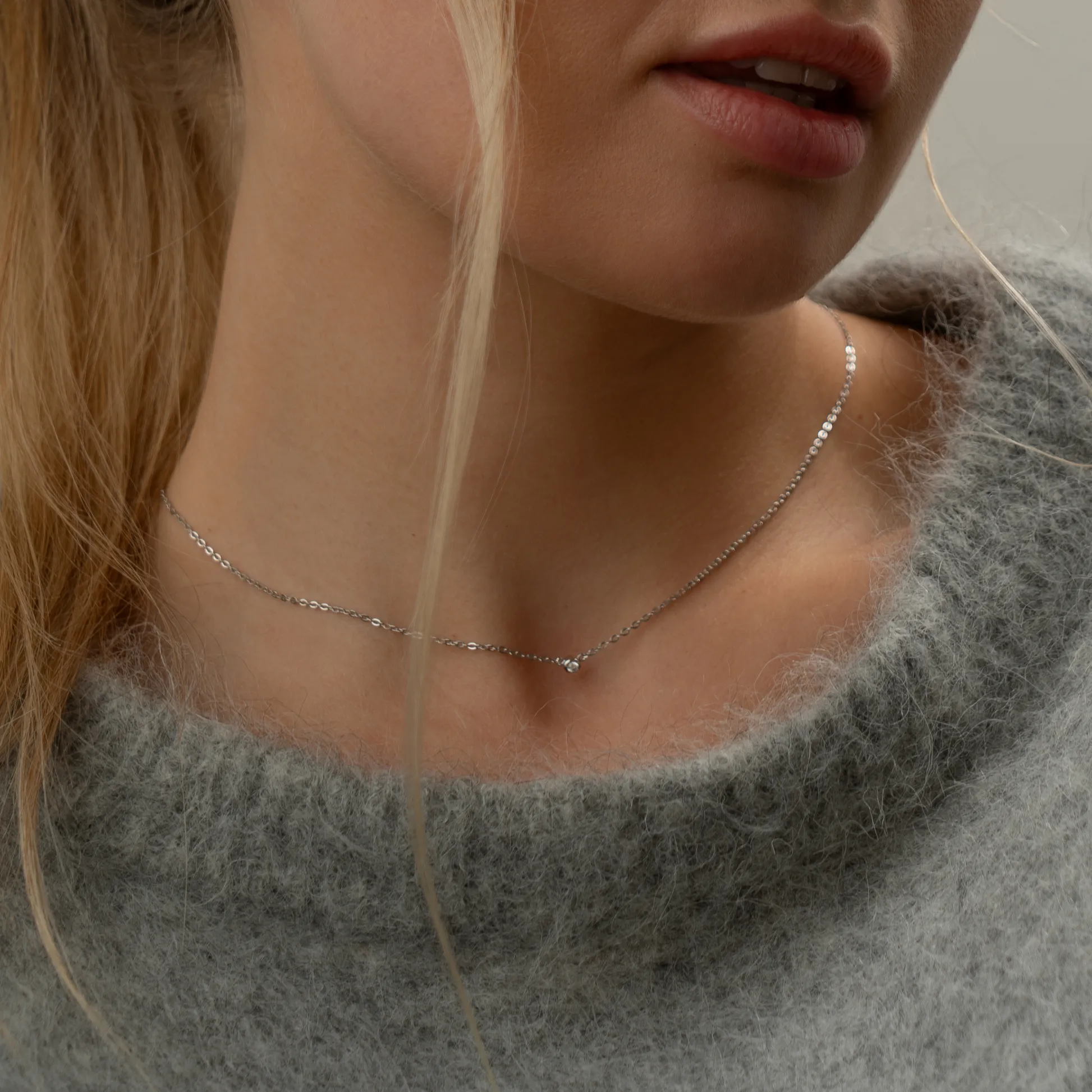 TINY SINGLE STONE NECKLACE