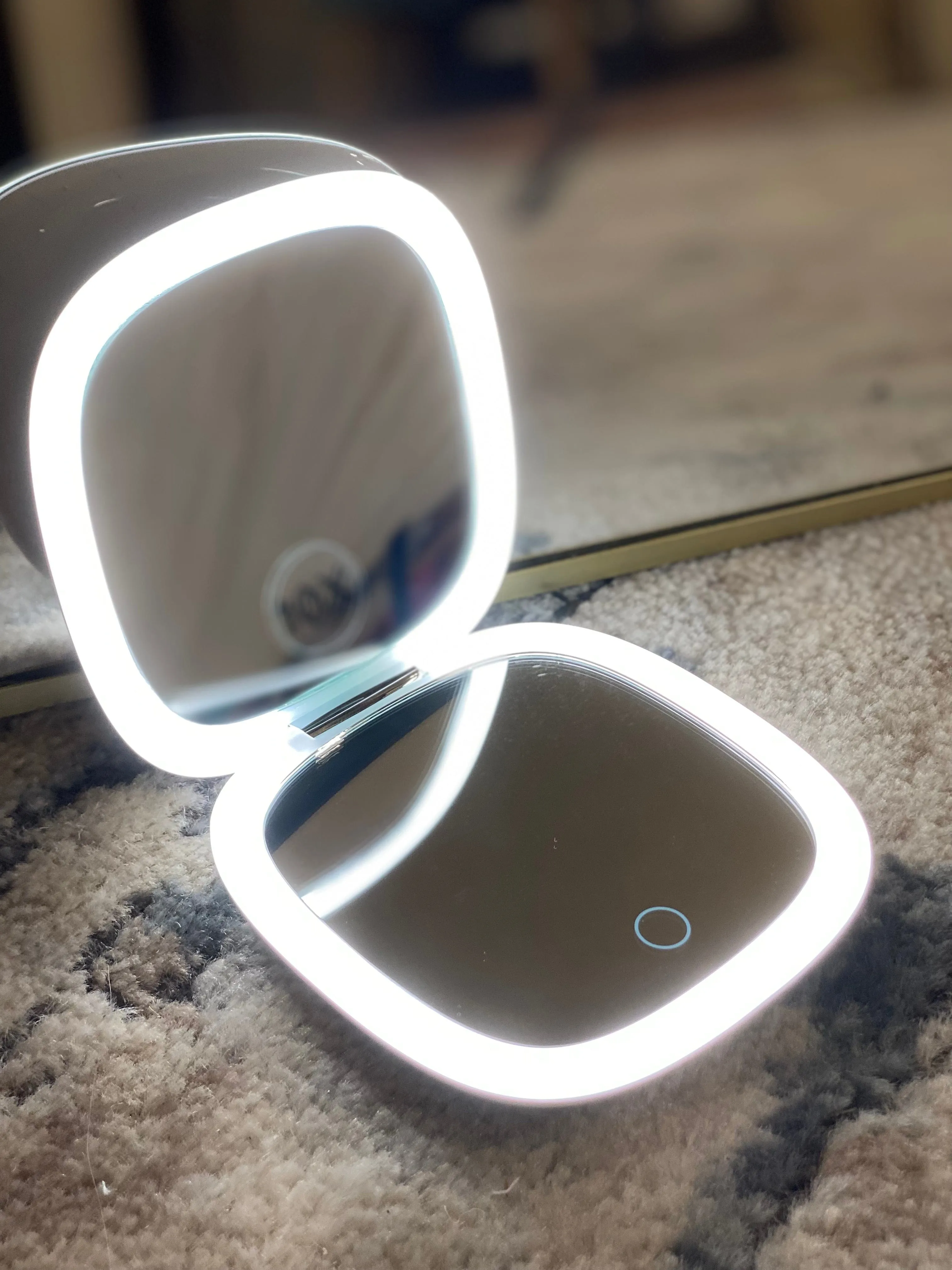 Vickie’s Gifts Lighted Mirror