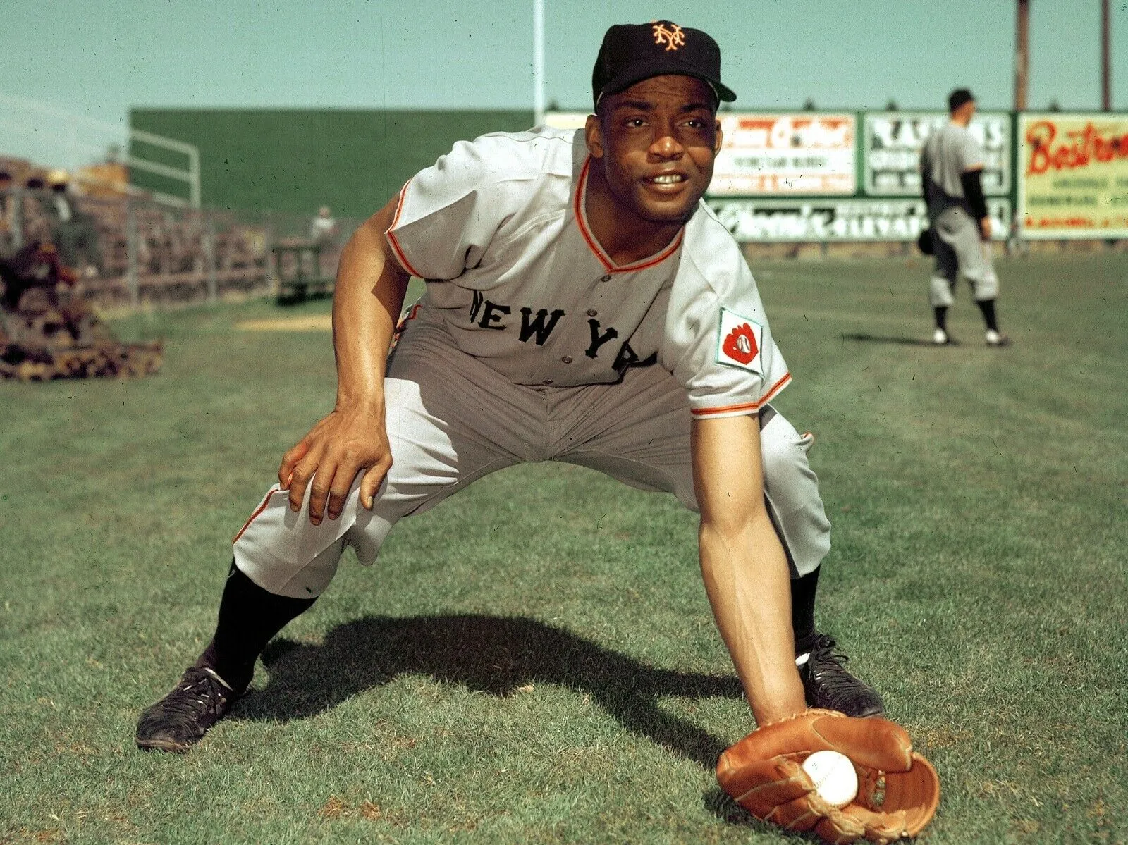 Willie Mays Signed NL Baseball (JSA LOA) San Francisco Giants /HOF 1979 /660 HRs